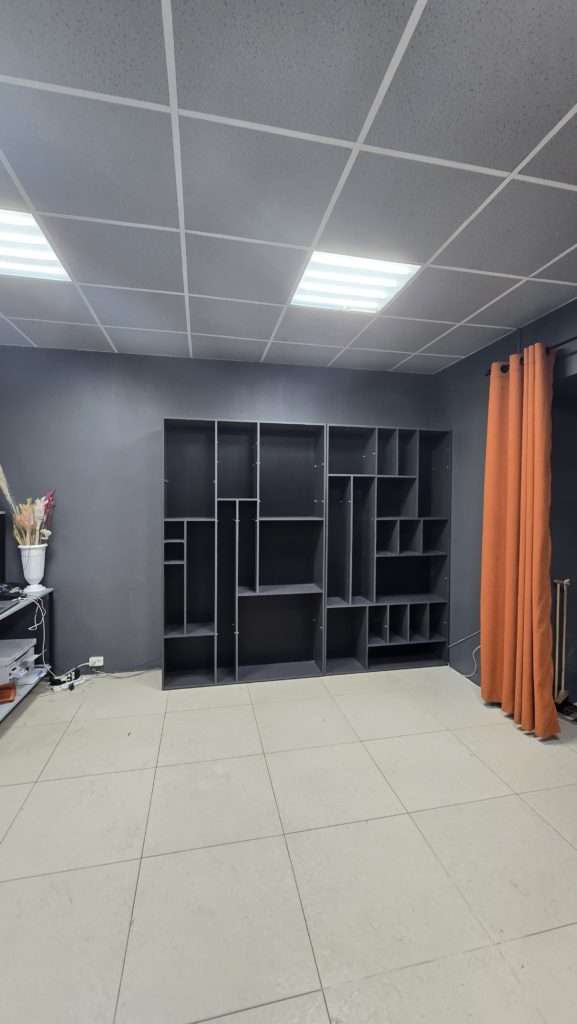 Стеллаж для цветочного магазина scaled